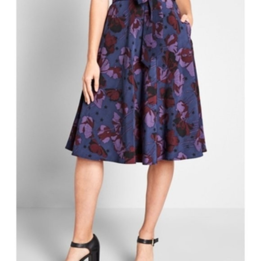 Xs modcloth on my way skirt blue purple floral pockets belt tie